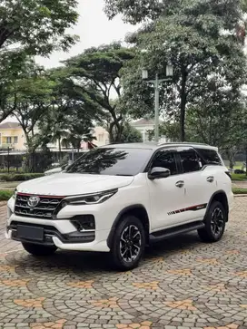 LOW KM MULUS TERAWAT ! Toyota Fortuner 2.4 VRZ TRD AT 2021 Putih
