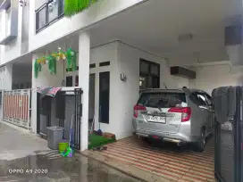 Rumah 3 lantai dan warung bangunan baru