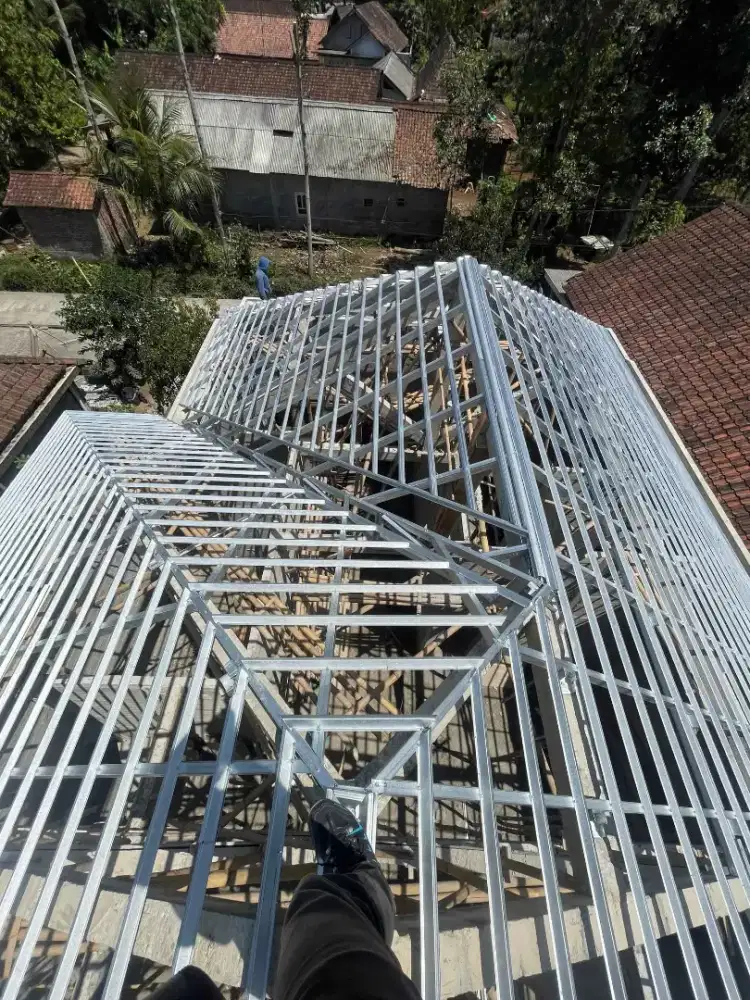 atap rumah rangka atap baja ringan terpasang murah