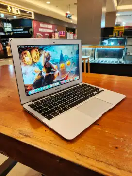 Macbook Air 11 inch 2013 i5 Ram 4GB SSD 128GB Mulus