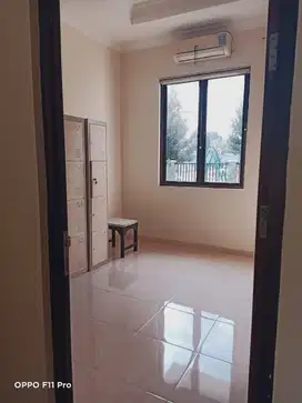 rumah hoek 2 lantai bisa usaha di harapan indah bekasi