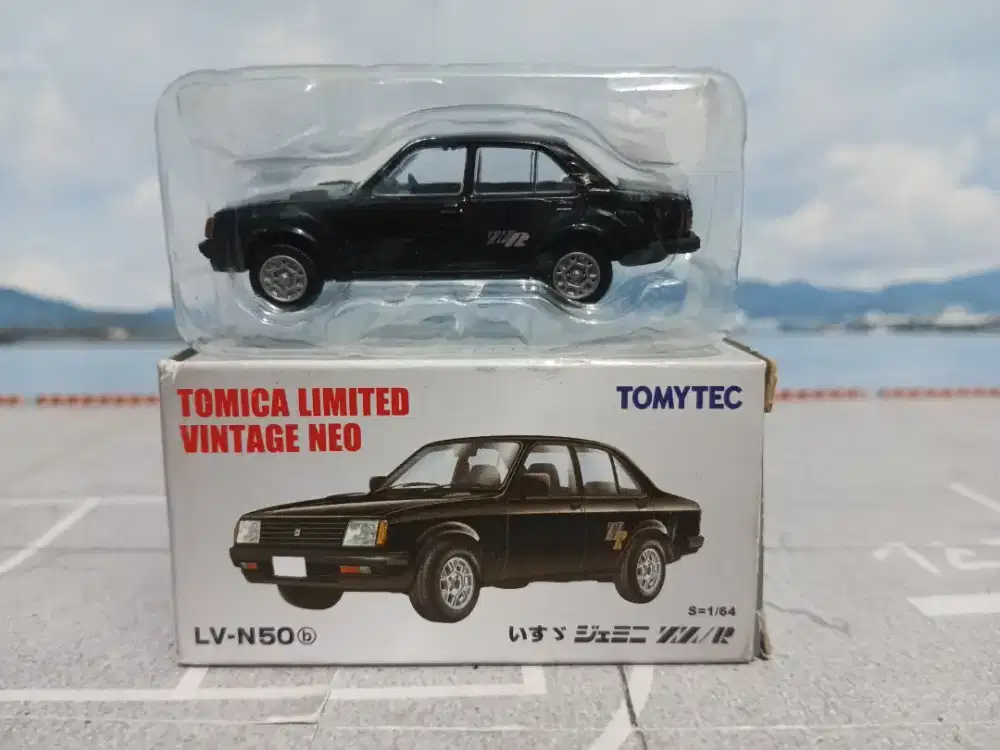 Tomica Limited Vintage Neo LV-N50 Isuzu Gemini ZZ/R