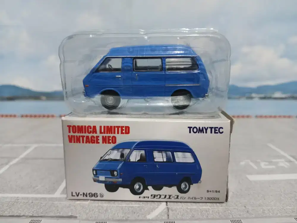 Tomica Limited Vintage Neo LV-N96 Toyota Townace Van