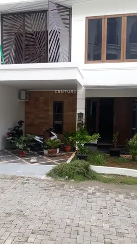Rumah Modern Minimalis Lokasi Strategis  Di Jagakarsa Ny17029