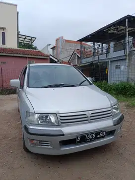 Mitsubishi Chariot Grandis 2000 Bensin