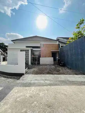 RUMAH BARU MEWAH UNIT HOOK  TATA RUANG LEGA NYAMAN DI JALAN GODEAN KM 8 SIDOKARTO