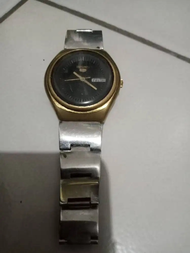 Jam tangan pria