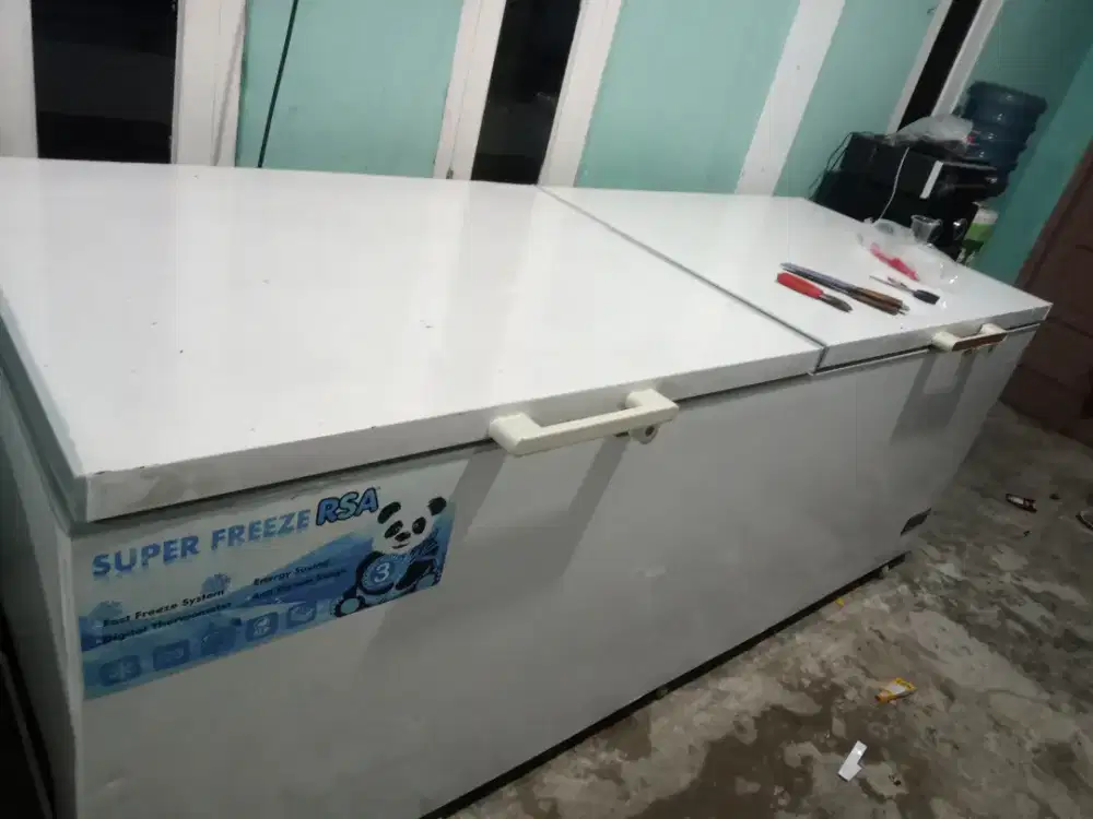 Freezer dan showcas