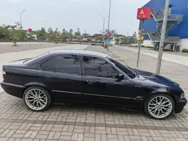 BMW 320i 1995 Bensin