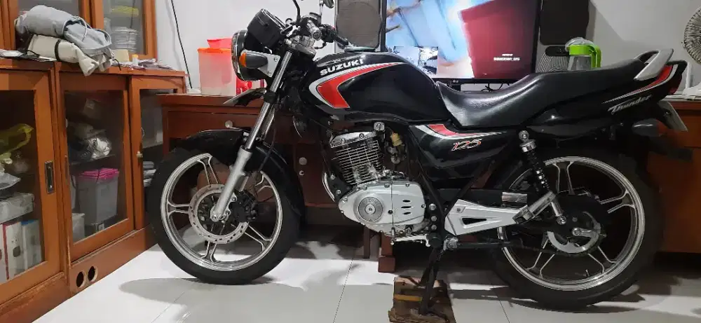 Suzuki Thunder 125 thn 2004 Full Original (Antik)