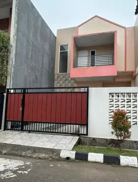 Dijual Rumah 2Lantai Di Banjar Wijaya Cipondoh