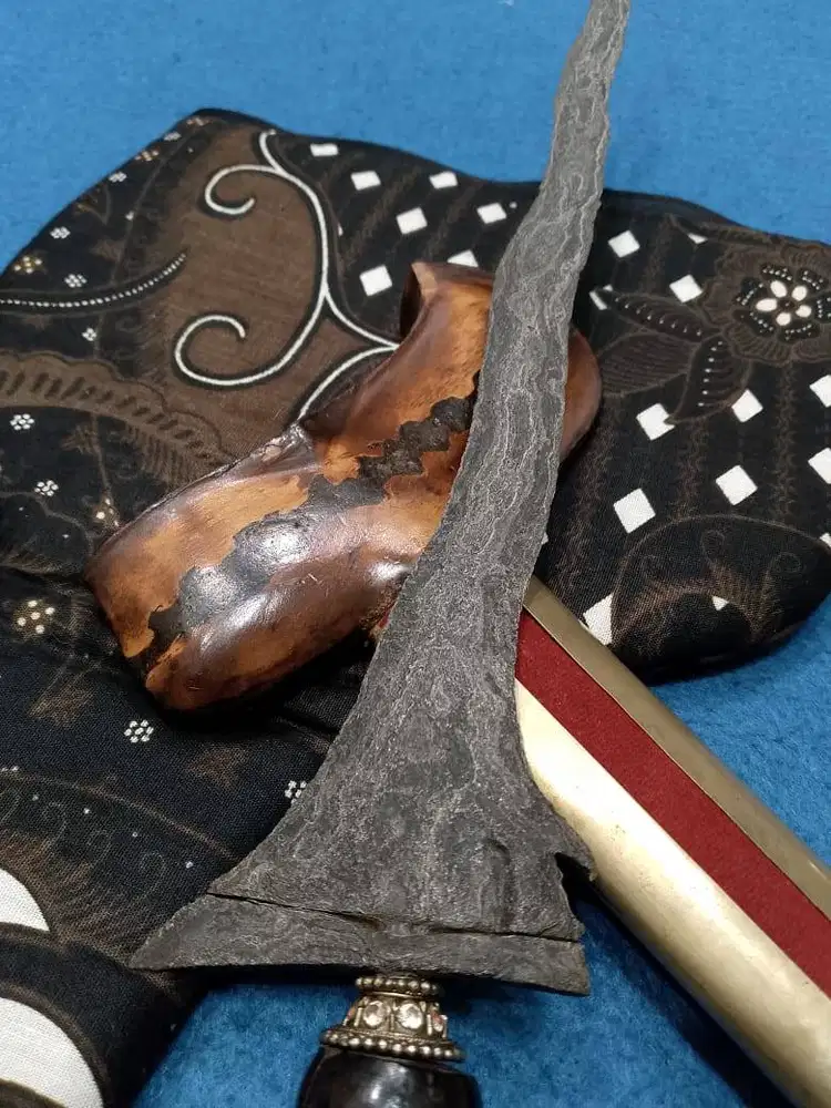 Keris Sepuh Carubuk pamor Wengkon isen Warangka kayu kendit Langka