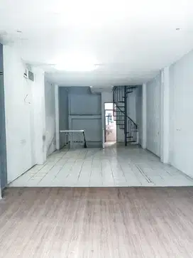 Disewakan Ruko 3,5 Lantai Lokasi Premium Strategis di  Panglima Polim
