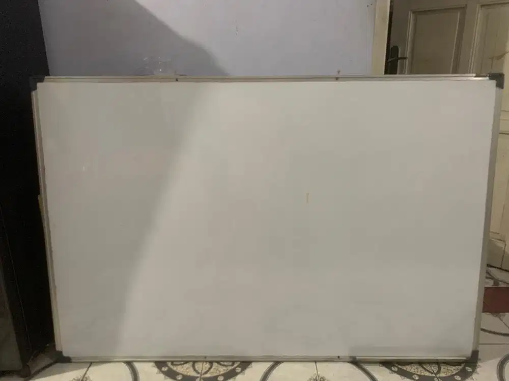 White board gantung