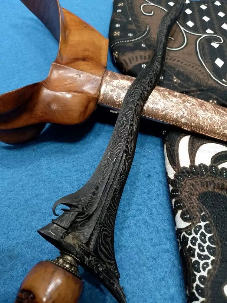 Keris Sepuh Pandawa Cinarito pamor Lar Gangsir Warangka Ladrang solo
