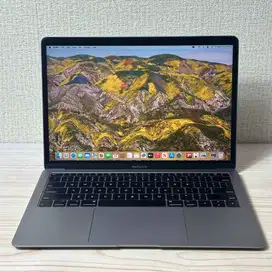 Apple MacBook Air 2018 13inch Intel Core i5 Ram. 16GB SSD. 512GB