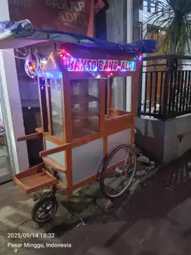 Di jual Gerobak bakso buat keliling