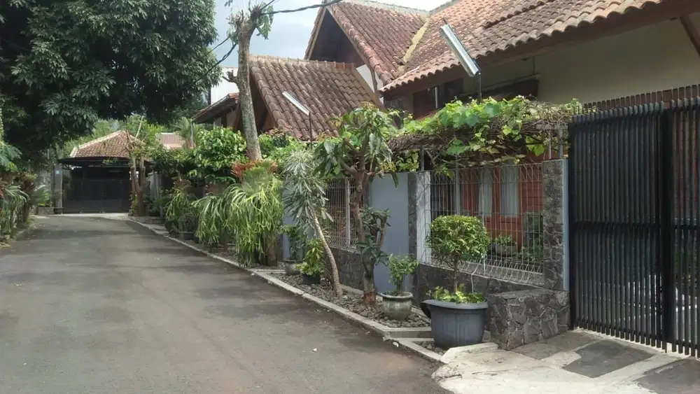 BUTUH CEPAT ! RUMAH LUAS TERAWAT DI CIGADUNG SIAP HUNI POSISI HOOK