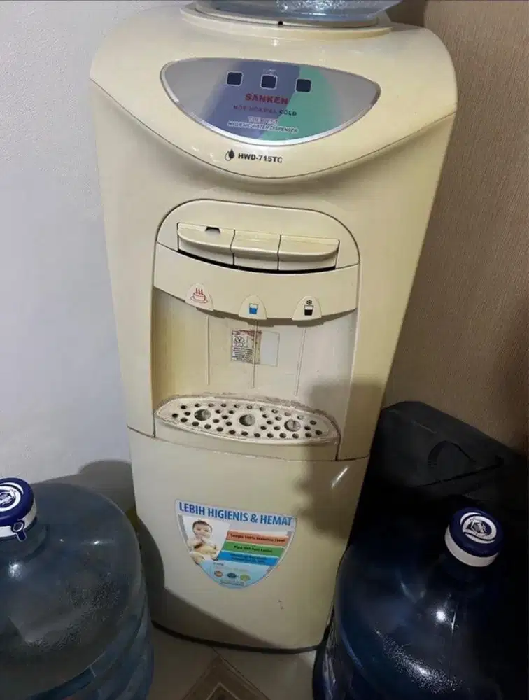 Dispenser Sanken panas & dingin