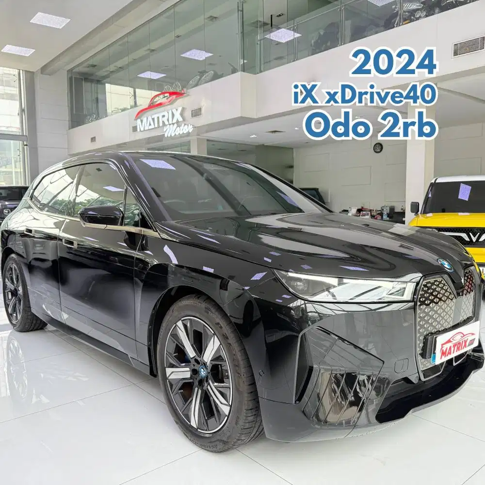 BMW iX xDrive40 Electric 2024 NIK 2023 Black on Black Listrik EV Hitam