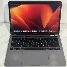 Apple MacBook Pro 2017 13inch Intel Core i7 Ram.16GB SSD.256GB