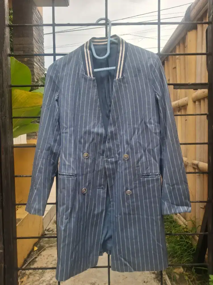 Blazer salur biru