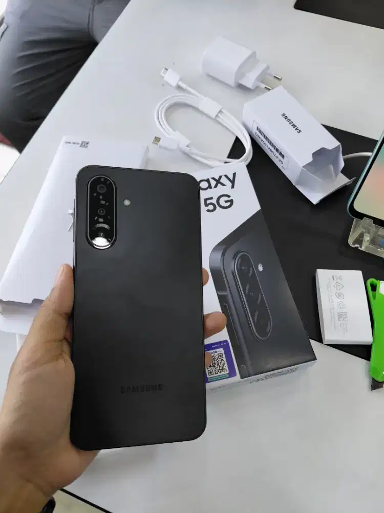 SAMSUNG GALAXY A17 5G (free travel adaptor)