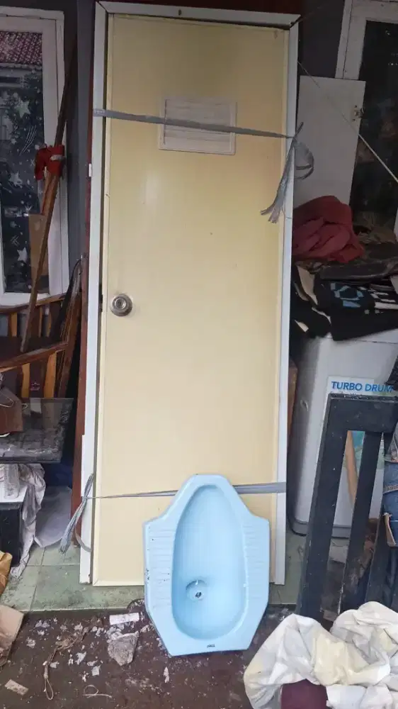 Pintu kamar mandi pvc +closed jongkok toho