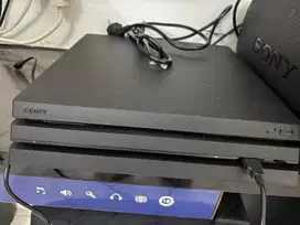 PS 4 PRO 1 TB .LIKE NEW