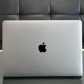Apple MacBook Pro 2020 13inch Intel Core i7 Ram.16GB SSD.512GB