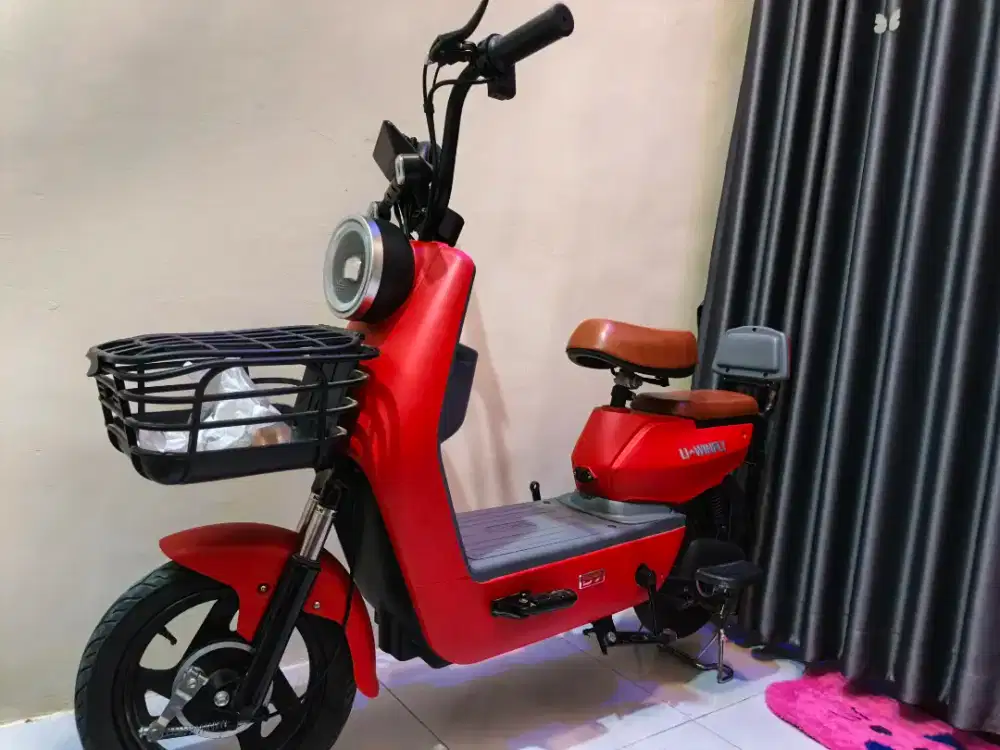 Uwinfly D7 merah merona