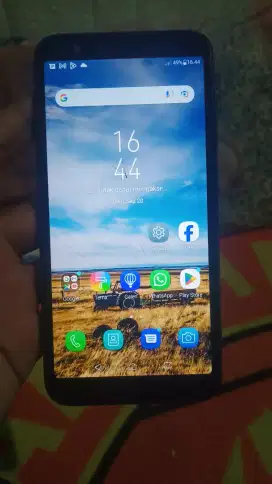 Asus Zenfone Live L1 4G 2/16 layar 5.5 inchi