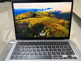 Macbook Air 13.3 M1 inch 8/256 + magic Mouse