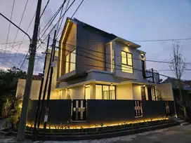 DIJUAL RUMAH SCANDINAVIAN STYLE 2 lantai BABATAN PANTAI PAKUWON CITY
