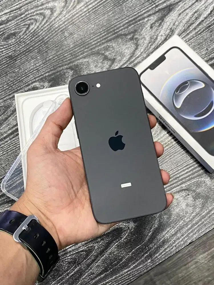 Iphone 16e 256 Gb Black Resmi ibox Bh 100% Garansi panjang
