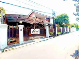 Rumah Klasik Mewah Luas di Komplek Mewah dekat Kota Barat Solo