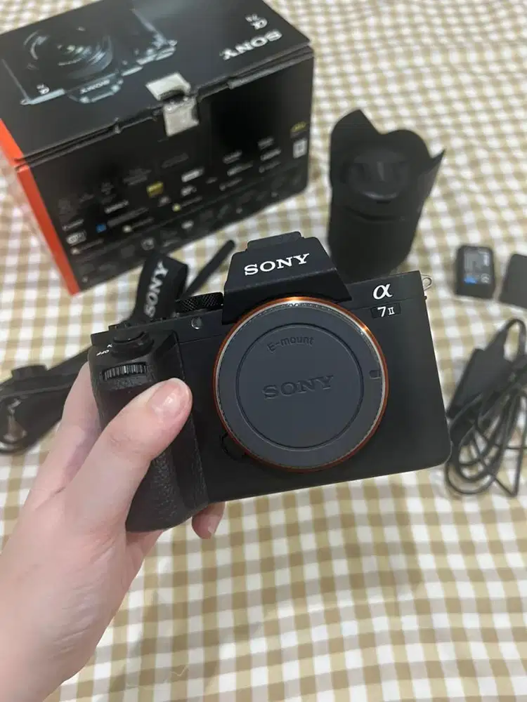 Sony A7 Mark II Fullset Lensa Kit banyak bonus
