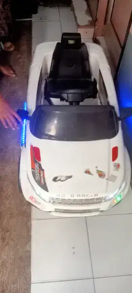 Mobil mobil aki anak