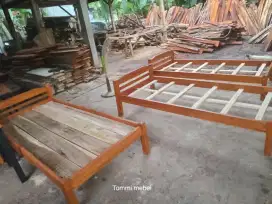 Tempat tidur 120x200