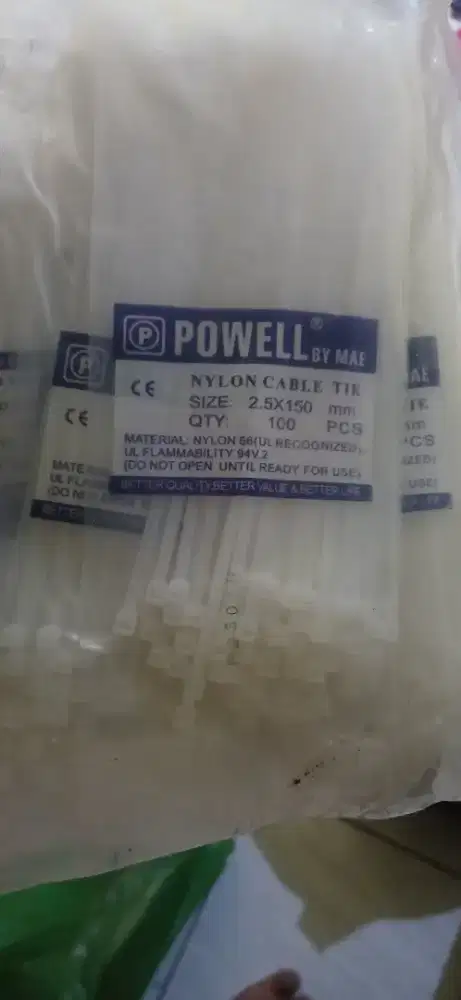 Kabel ties warna hitam putih