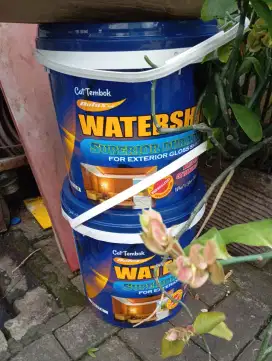 Di jual cat tembok Dulux watershield 1 embernya berat 20kg