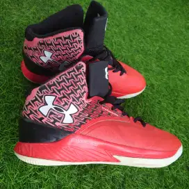 SEPATU UNDER ARMOUR CLUTCH FIT Size 43