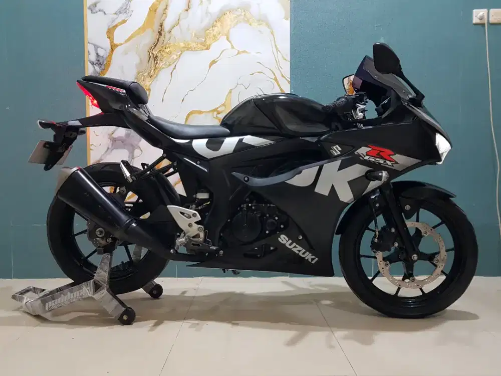 GSX R150 2017 KEYLESS GRESS KILOMETER RENDAH PAJAK PANJANG BANGET
