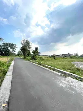 Tanah pekarangan tinggal baliknama di jakal km12. Dkt lapangan klidon