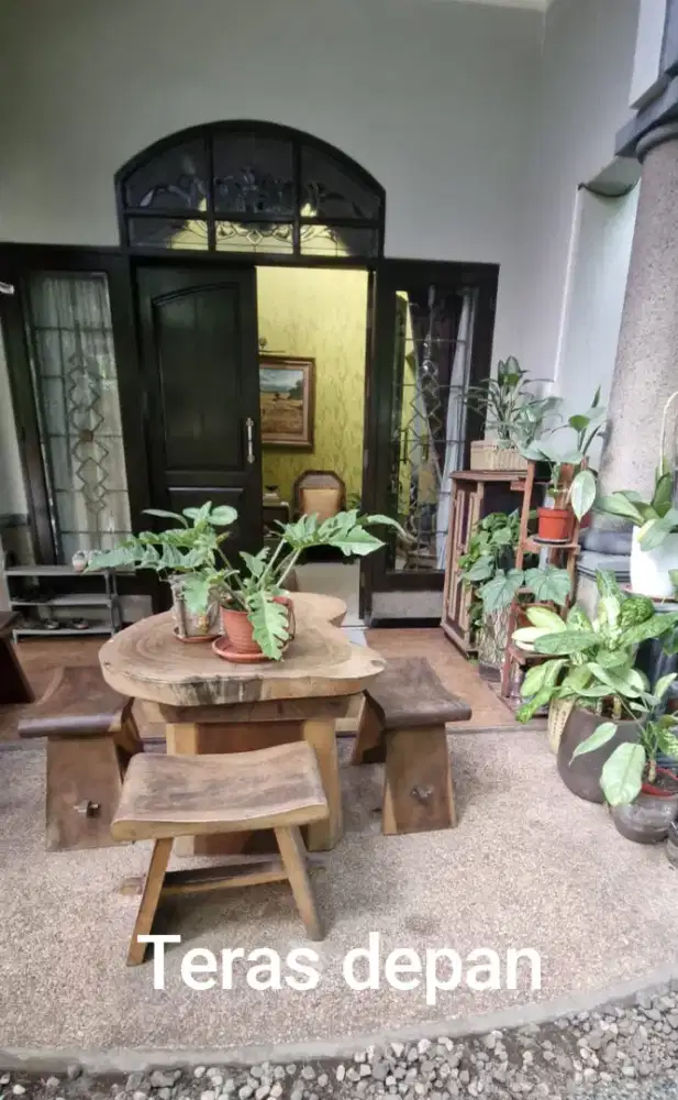 Jual rumah mewah, di area lingkungan elit