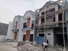 Rumah mewah 2lantai Unit ready stok SHM sudah pecah , 300m dari Pintu Tol bambu apus cipayung