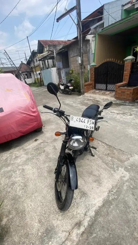 W175 Second generasi pertama