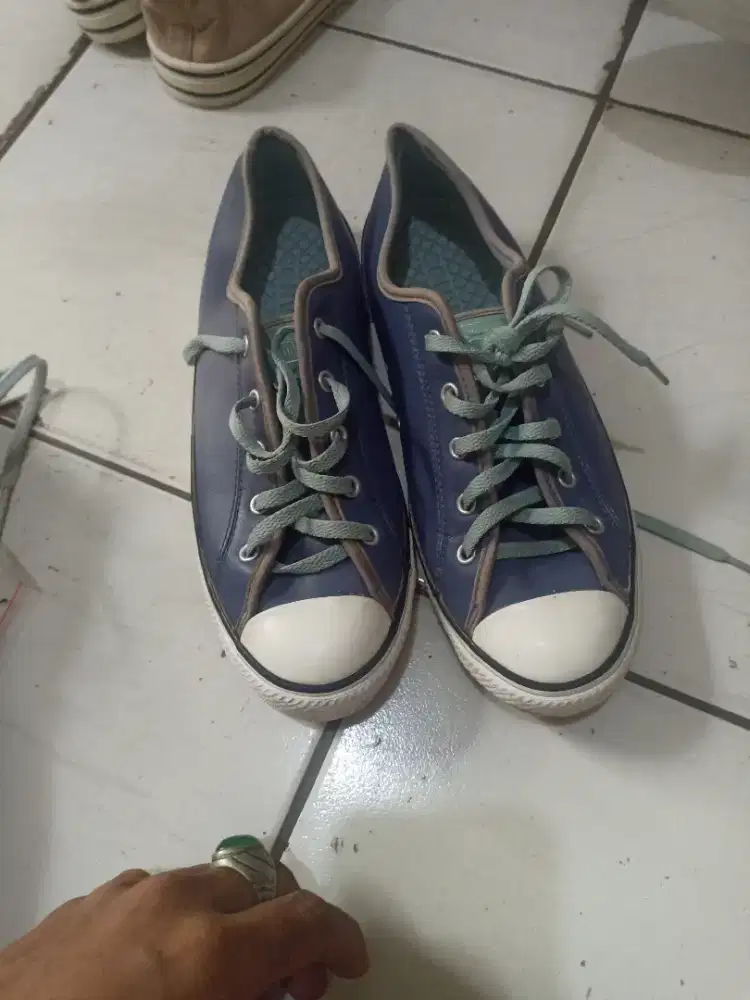 Sepatu Converse UK 38