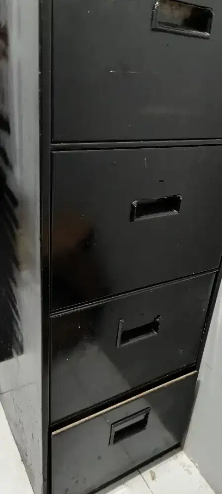 Lemari Besi Filing Cabinet