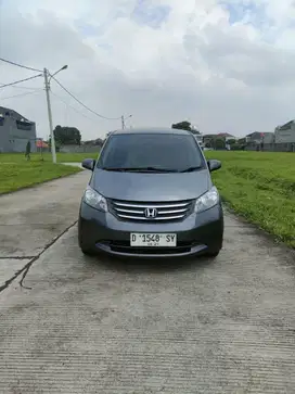 Honda Freed psd metik 2010 mobil bekas murah